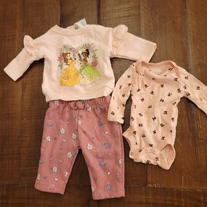 ⭐Disney Baby newborn outfit with Disney Princess plus Carters floral onsie⭐